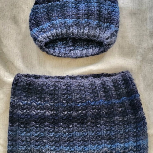 Scarf and hat set like new