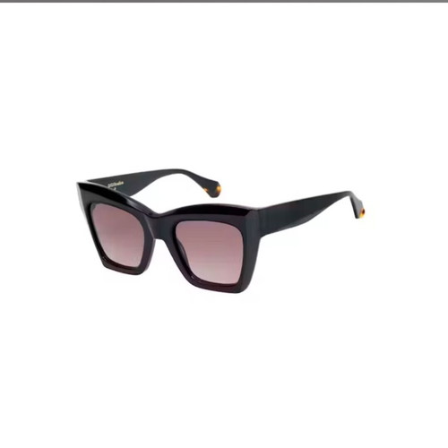 Gigis Studios women's sunglasses like new, black