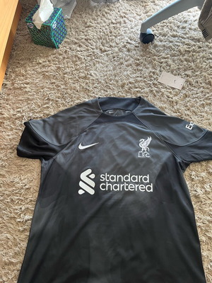 Liverpool черен екип като нов, размер medium