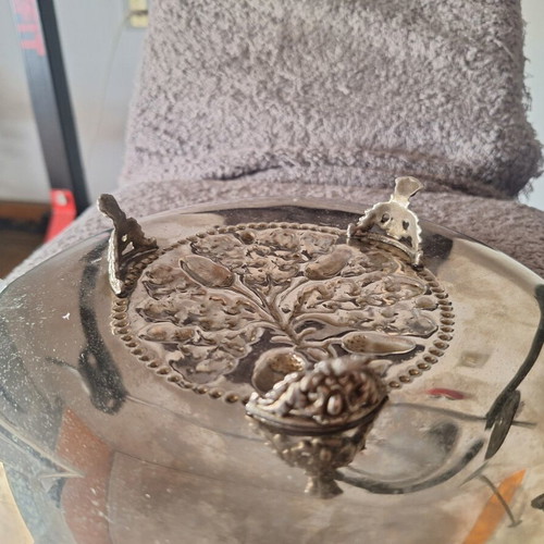 Vintage fondue fountain with brass embossed oak design, like new
