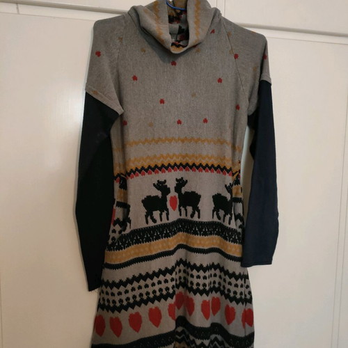 Elastic cotton dress used, size M, with deer and heart pattern