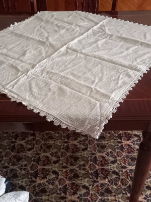 Table linen ecru satin 80x80 like new