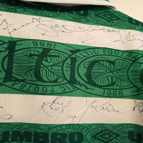 Celtic 1995-1996 kids jersey like new, signed
