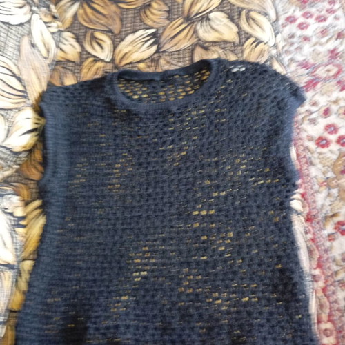 Black women's knitted retro sleeveless top with mesh pattern, like new