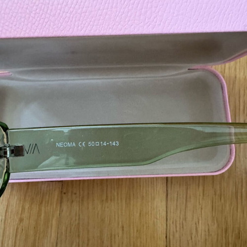 AV Sunglasses Neoma green sunglasses new, rectangular frames