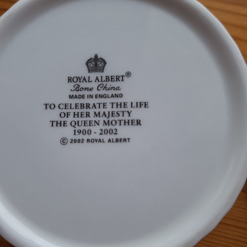 Κοσμηματοθήκη Royal Albert καινούργια, λεπτό костен порцелан από Αγγλία