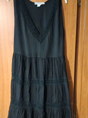 Attrattivo μαύρο φόρεμα σαν καινούργιο με δώρο μπορντώ φόρεμα