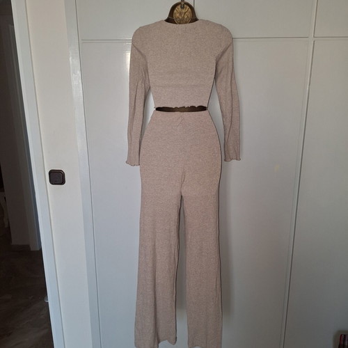 Ladies oatmeal beige lounge yoga gym set size medium, like new