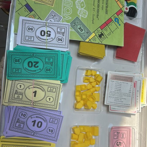 Monopoly game used, preserved condition with all parts