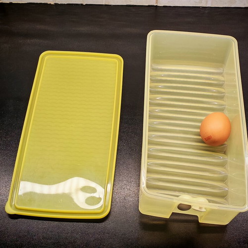 Tupperware storage container 2lt like new with ventilation system