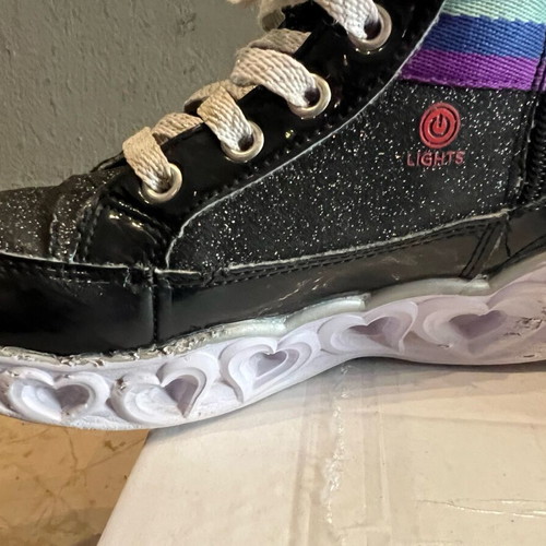 Μποτάκι Skechers μεταχειρισμένο με στρας και φωτάκια, νούμερο 32, μαύρο πολύχρωμο