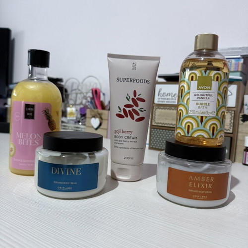 Body care set like new with creams, lotion and shower gels