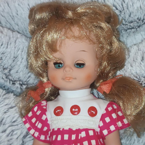 Vintage doll used, excellent condition, missing one shoe