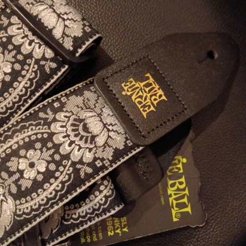 Ernie Ball Classic Jacquard Silver Orleans Guitar Strap
