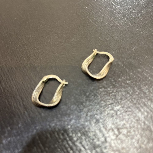 Oval Hoop Earrings with Embossed Mesh Texture like new, silver