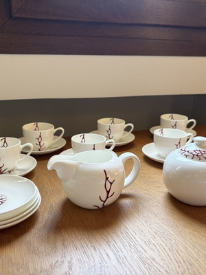 Espresso cup set like new with 8 cups, saucers, milk jug and sugar bowl