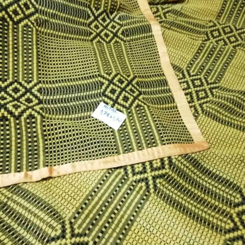 Woven loom cloth used, wool with satin border 1.72×1.70