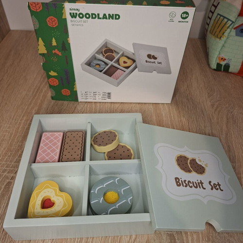 Montessori Role Play Wooden Biscuit Set 8 Pieces New 18M+