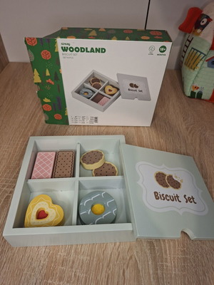 Montessori Role Play Wooden Biscuit Set 8 Pieces New 18M+