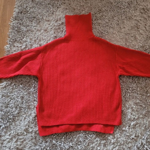 Opportunity! Thick oversized sweater in a fantastic color!! Original price 40 euros, very warm, size Sma