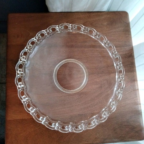 Vintage glass platter 28 cm like new with laced design