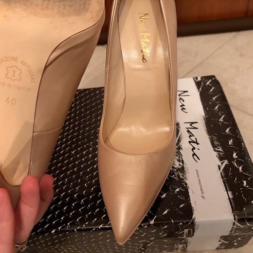 New Matic leather pumps gold-pearl size 40 like new