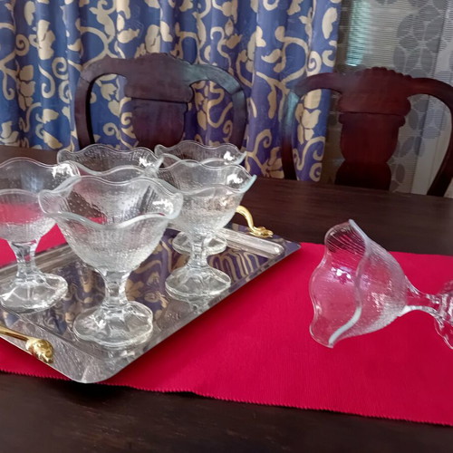 Set of six stemmed ice cream bowls with rhomboid pattern