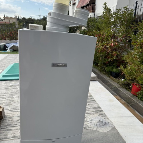 Bosch Condens 3000w wall-mounted gas boiler like new