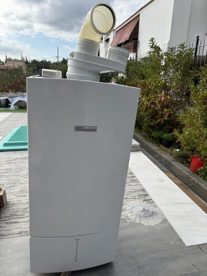 Bosch Condens 3000w wall-mounted gas boiler like new