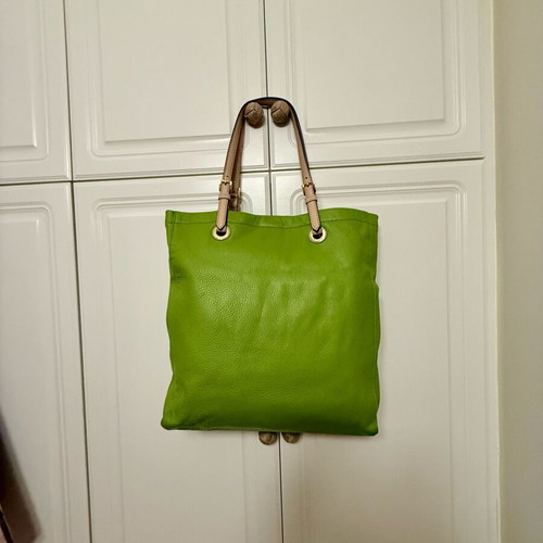 Michael Kors large leather tote bag like new, lime green with beige straps