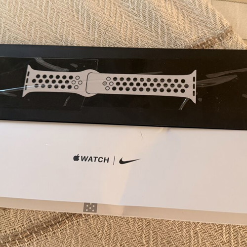 Apple Watch Nike Sport Band Pure Platinum/Black size S/M like new