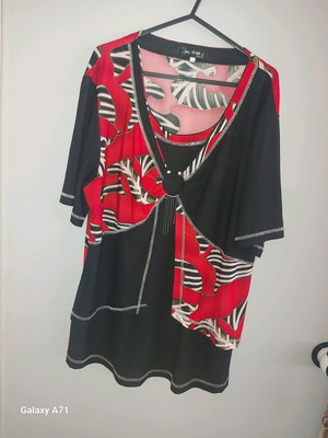 Women's blouse size M like new, black and red, missing one rhinestone