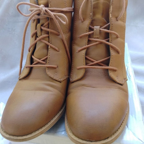 Camel faux leather ankle boot used, size 39