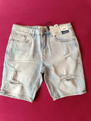 Slim denim σορτς καινούργιο Pull & Bear άσπρο και μπλε