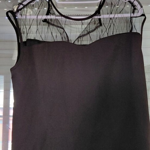 Black women's top with lace tulle