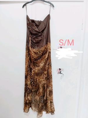 Women's strapless dress like new, size small, evening gown