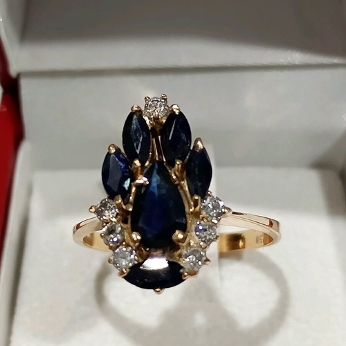 Women's 18k gold ring with sapphires and diamonds like new