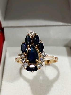 Women's 18k gold ring with sapphires and diamonds like new