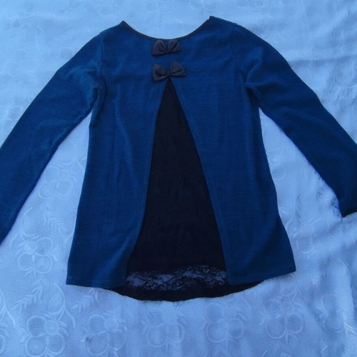 Women's long-sleeve blouse like new, teal blue with black lace back