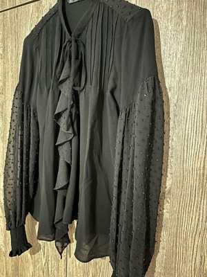 Zara black shirt like new with bow and ruffles