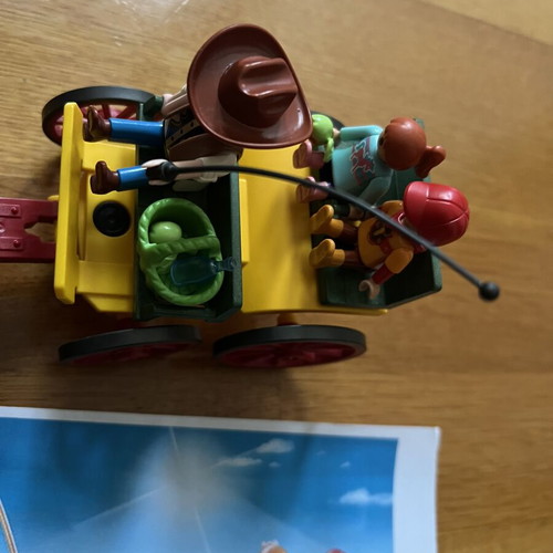 Playmobil carriage with horse and family set like new