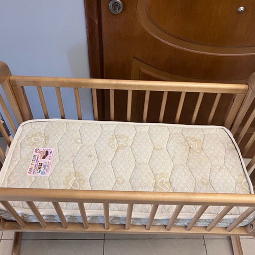 Cradle with orthopedic mattress like new made of natural solid wood