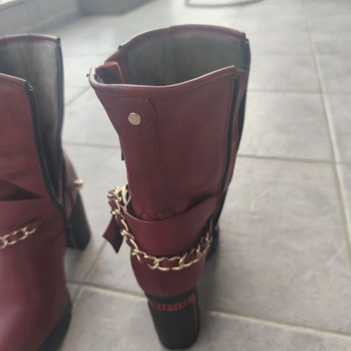 Mustang red leather ankle boots like new