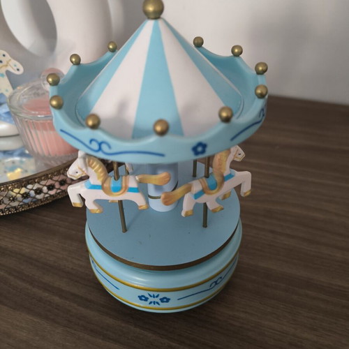 Carousel with music like new