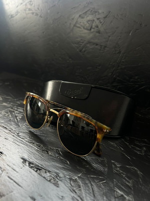 Sunglasses Persol like new, brown tortoise shell with polarized lenses