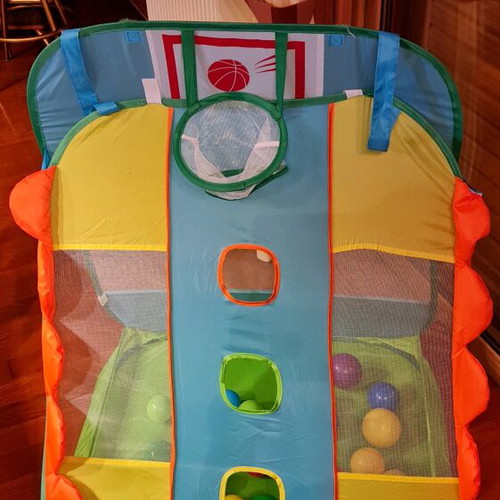 Ball pool with basketball hoop like new