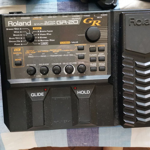 Roland GR20 guitar synthesizer like new with adapter