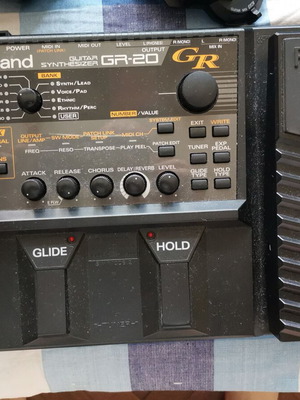 Roland GR20 συνθεσάιζερ για κιθάρα σαν καινούργιο με αντάπτορα