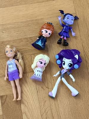 Σετ φιγούρες Frozen και Vampirina σαν καινούργιο, 5 τεμάχια