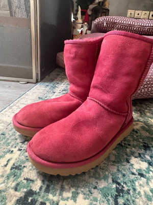 Ugg Australia boots size 38 like new, burgundy